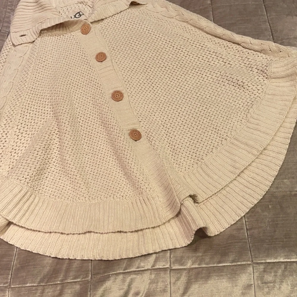 UGG Cream Sweater Cape Buttondown Poncho - Picture 3 of 13